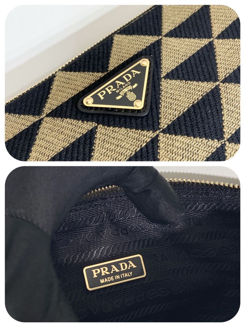 Pra*a triangle pouch